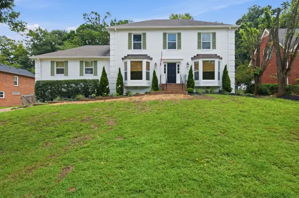 8005 Montcastle Dr, Nashville, TN 37221