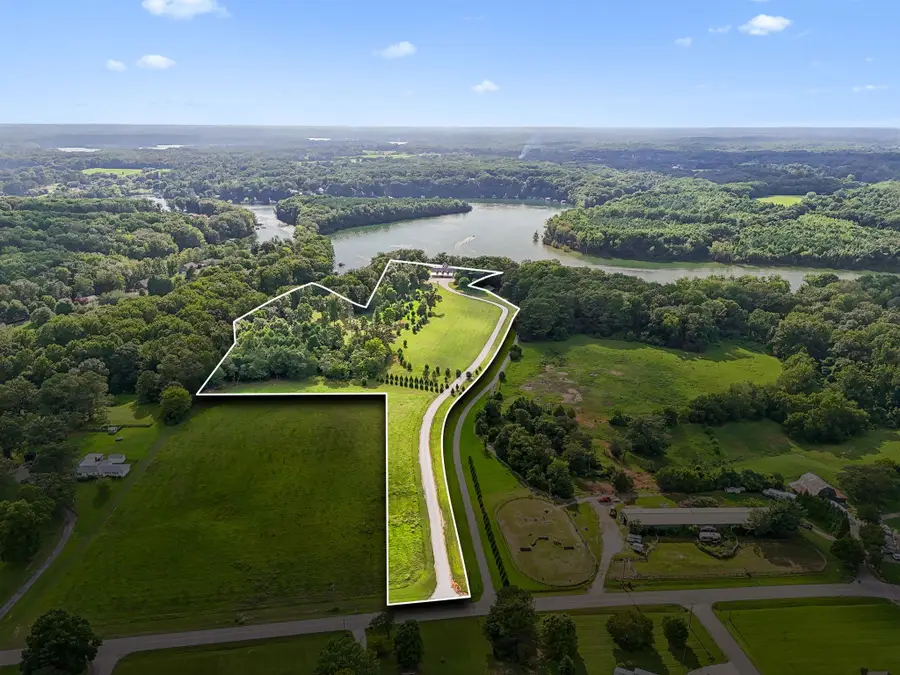 323 Sunset Cove Ln, Winchester, TN 37398 - #2