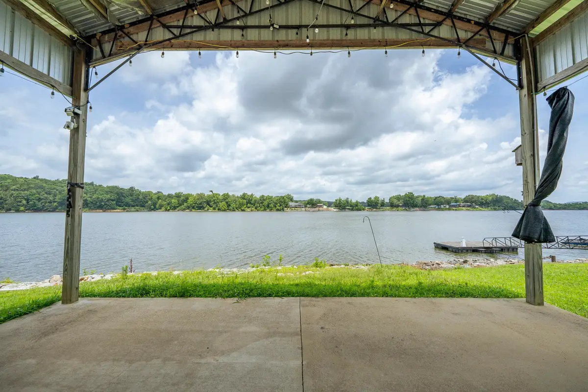 987 River Front Dr, Clifton, TN 38425 - #1