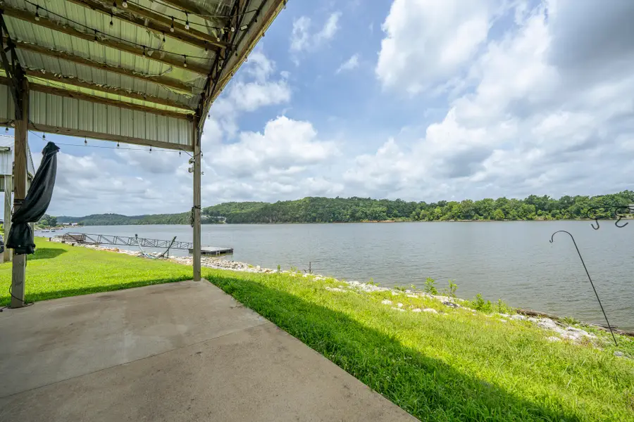 987 River Front Dr, Clifton, TN 38425 - #2