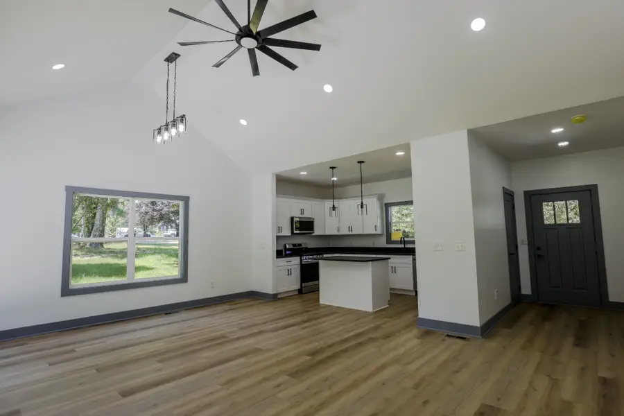 205 W Minnie Ave, Monterey, TN 38574 - #3