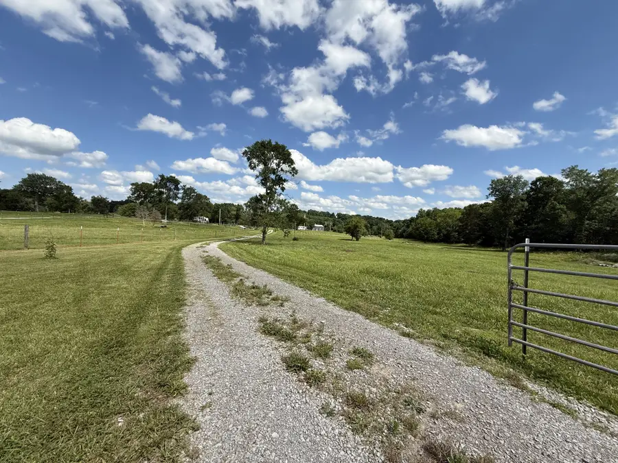 750 Railroad Rd, Wartrace, TN 37183 - #3