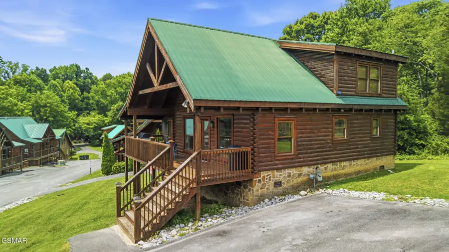 605 Cherry Blossom Way, Pigeon Forge, TN 37863 - #2