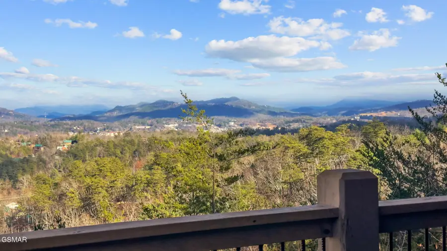 3321 Pine Peak Way, Sevierville, TN 37862 - #3
