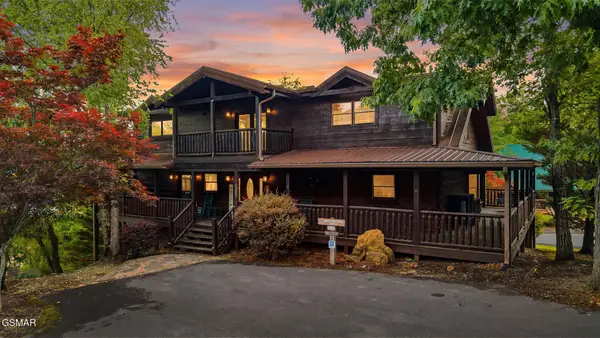 2906 Quiet Oak Way, Pigeon Forge, TN 37863