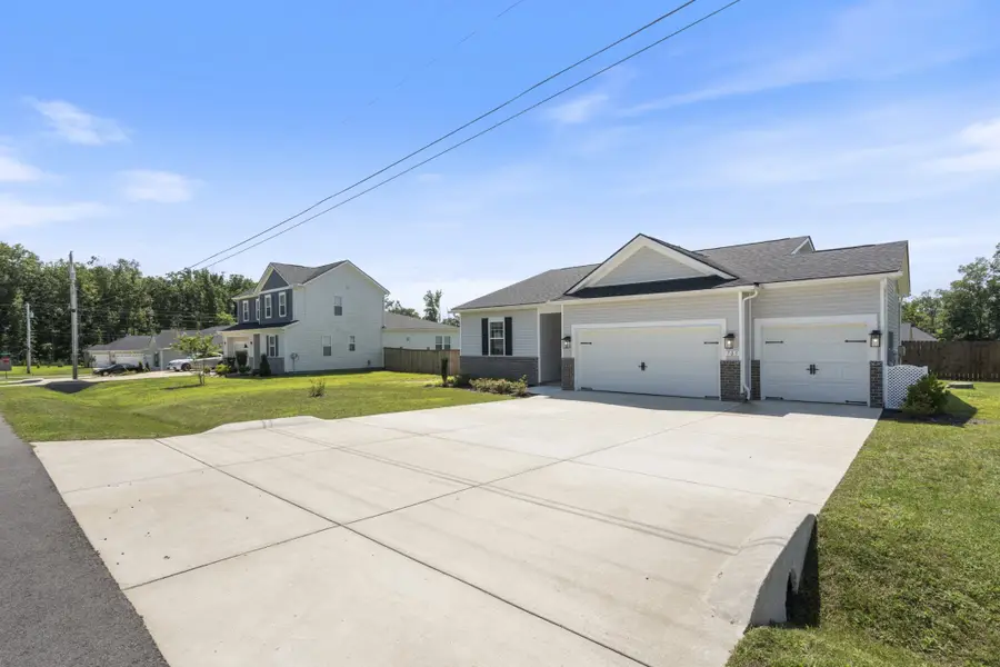 705 Chestnut Bnd, Dickson, TN 37055 - #3