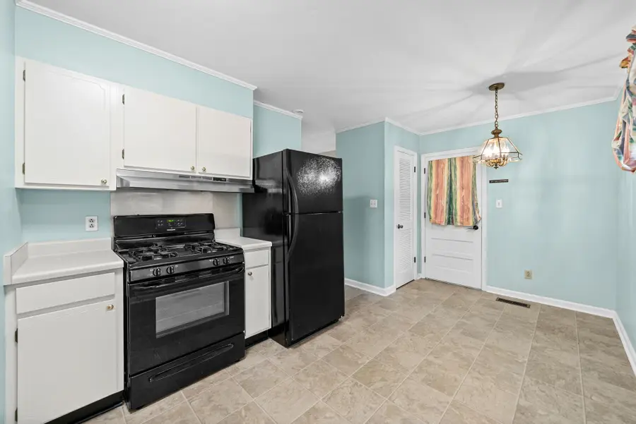 806 Hillcrest Dr, Hopkinsville, KY 42240 - #3