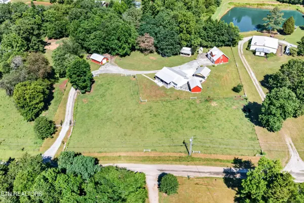 105 Foothills Rd, Pikeville, TN 37367