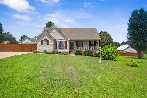 5 Summerfield Dr, Fayetteville, TN 37334