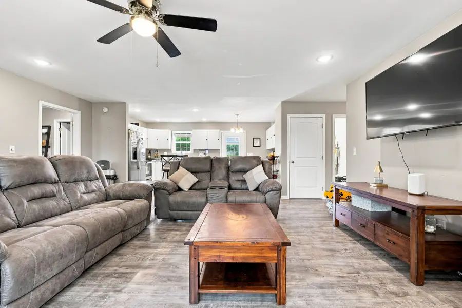 676 Parkway Dr, Smithville, TN 37166 - #3