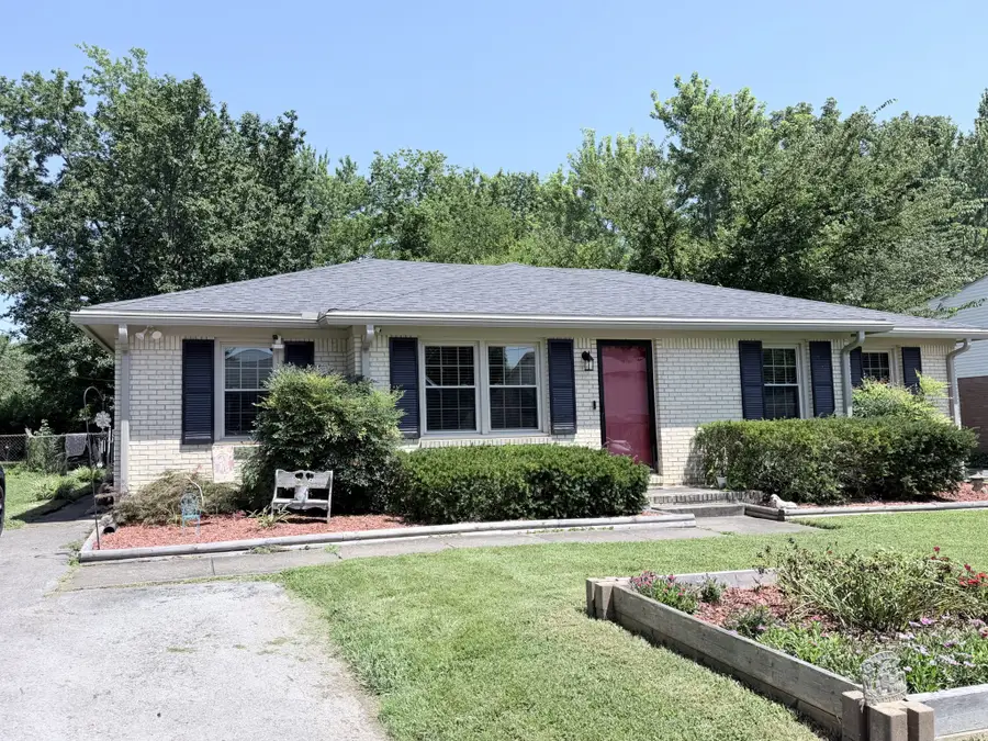 910 Springmont Dr, Hopkinsville, KY 42240 - #2