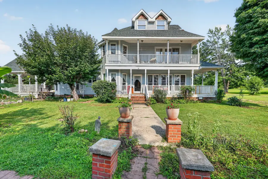 2155 Oak Knob Rd, Lafayette, TN 37083 - #2