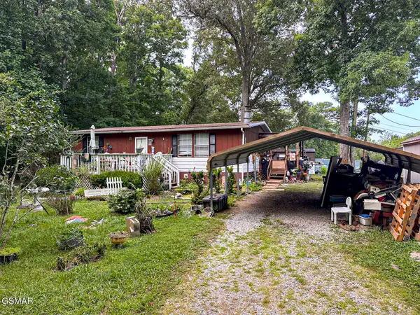 2120 Cox Rd, Dandridge, TN 37725