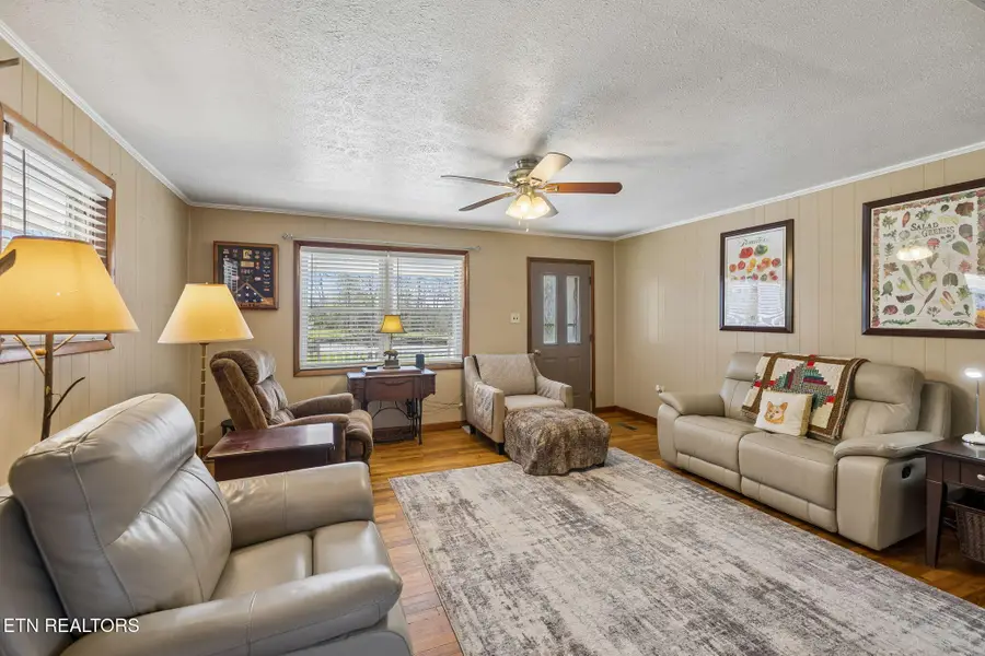 704 Pea Ridge Rd, Sunbright, TN 37872 - #2