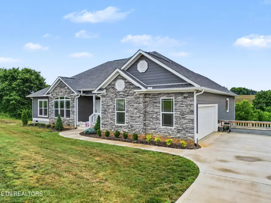 218 Eagle View Drive, Dandridge, TN 37725 - #2