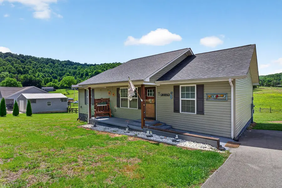 2040 Walker Cove Rd, Sparta, TN 38583 - #2