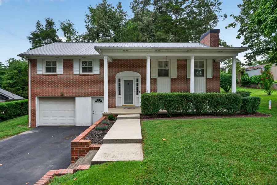 606 Polk St, Sparta, TN 38583 - #3