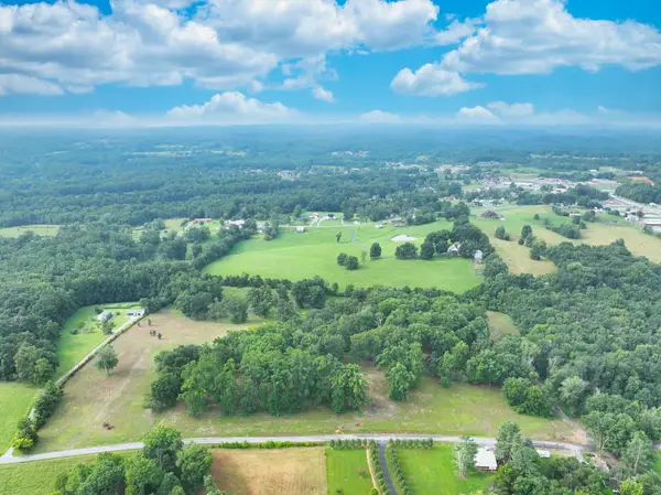 272 Lake Westmoreland Rd, Westmoreland, TN 37186