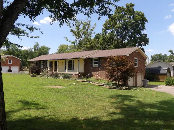 300 Indian Lake Rd, Hendersonville, TN 37075