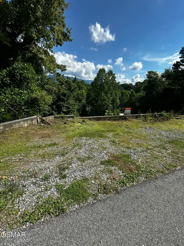 545 Johnson Lane, Gatlinburg, TN 37738