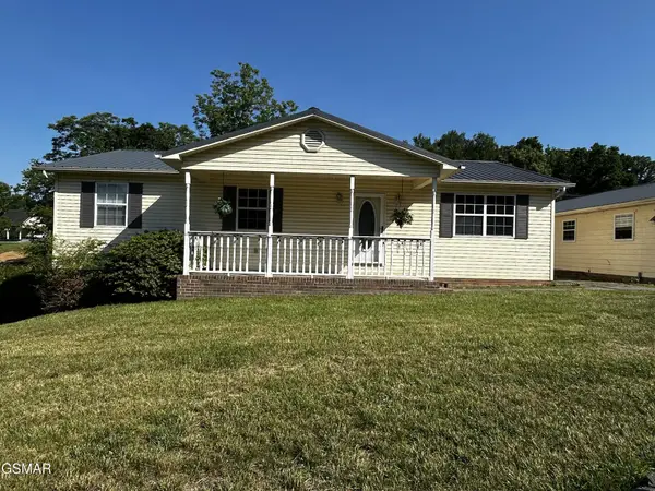 151 W Meeting Street, Dandridge, TN 37725