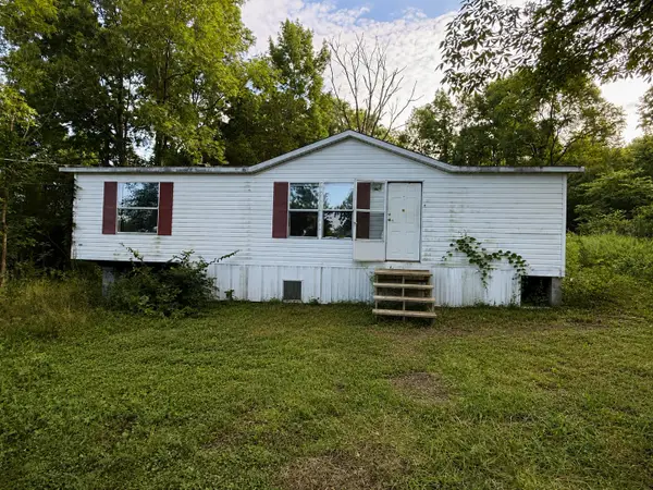 5375 Reynolds Rd, Columbia, TN 38401