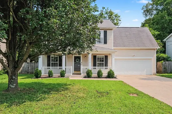 2040 Stanford Village Dr, Antioch, TN 37013