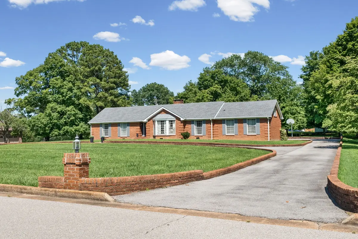 409 Wingate Dr, Clarksville, TN 37043 - #1