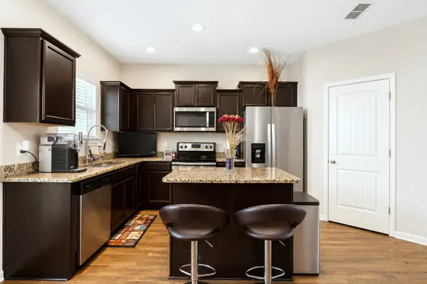 820 Staten Dr, Murfreesboro, TN 37128