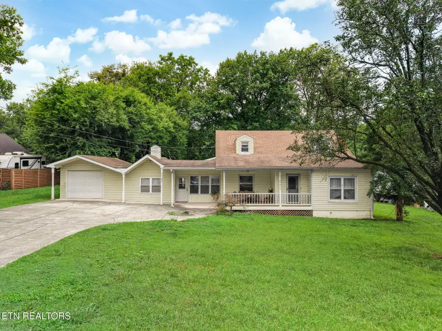 679 N Wright Rd, Alcoa, TN 37701 - #2