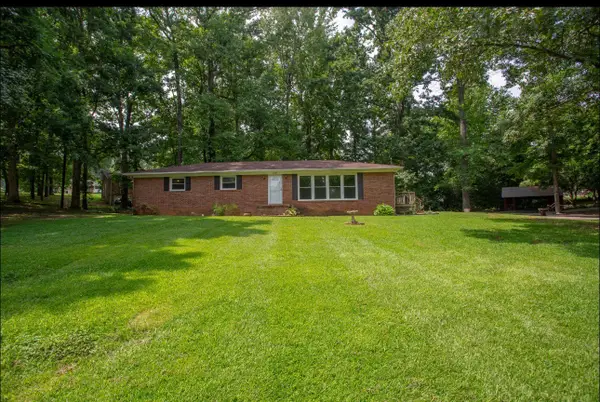 102 Woodland Dr, Dickson, TN 37055