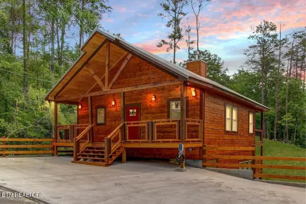 2784 Easy St, Sevierville, TN 37862