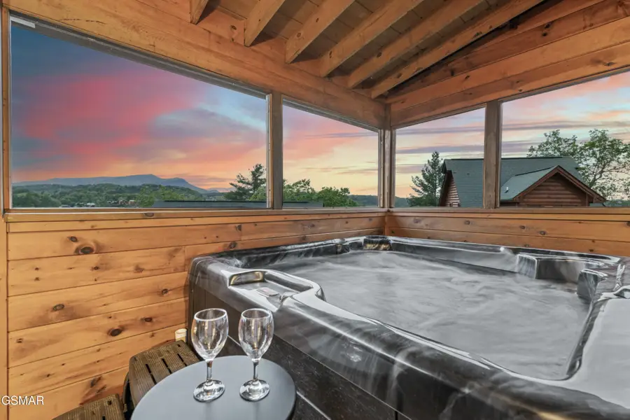 427 Big Bear Way, Pigeon Forge, TN 37863 - #2