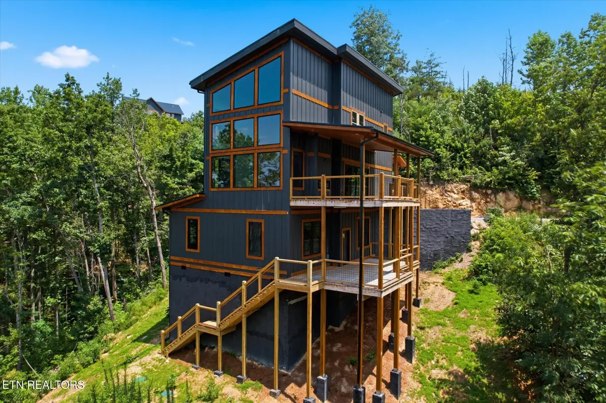 2046 Spurling Rd, Sevierville, TN 37862 - #1