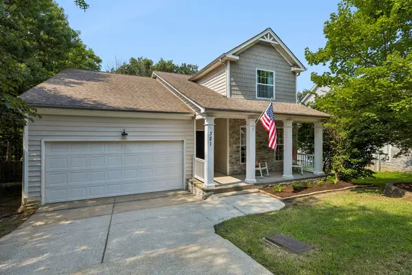 321 Deep Woods Cir, Nashville, TN 37214