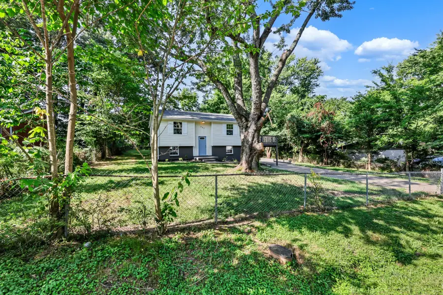 302 Plantation Dr, Clarksville, TN 37042 - #2