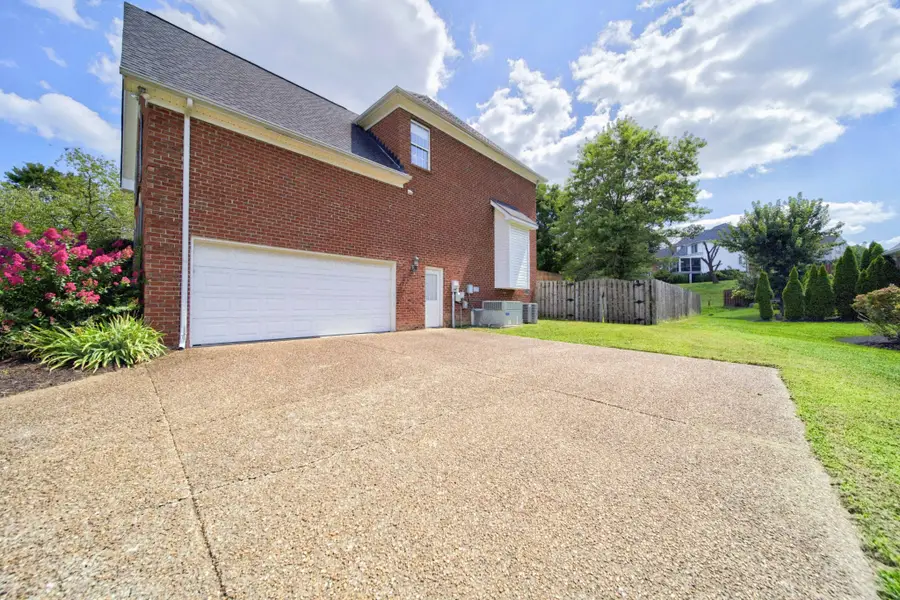 105 Cresthaven Ct, Hendersonville, TN 37075 - #2