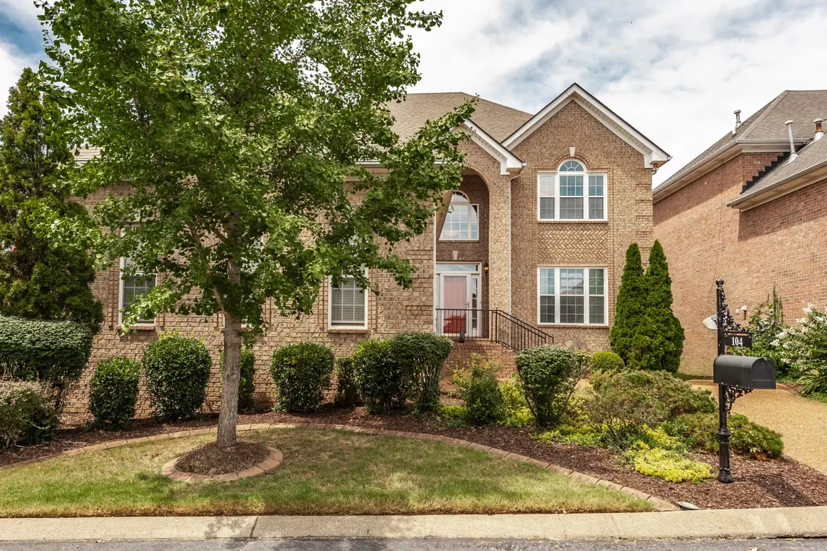104 Newport Cir, Hendersonville, TN 37075 - #1