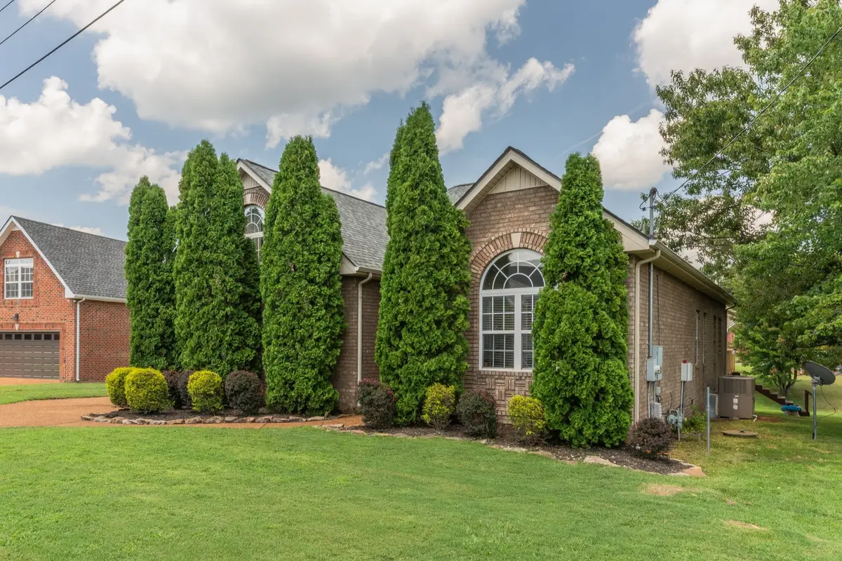 206 Kiowa Ct, White House, TN 37188 - #1
