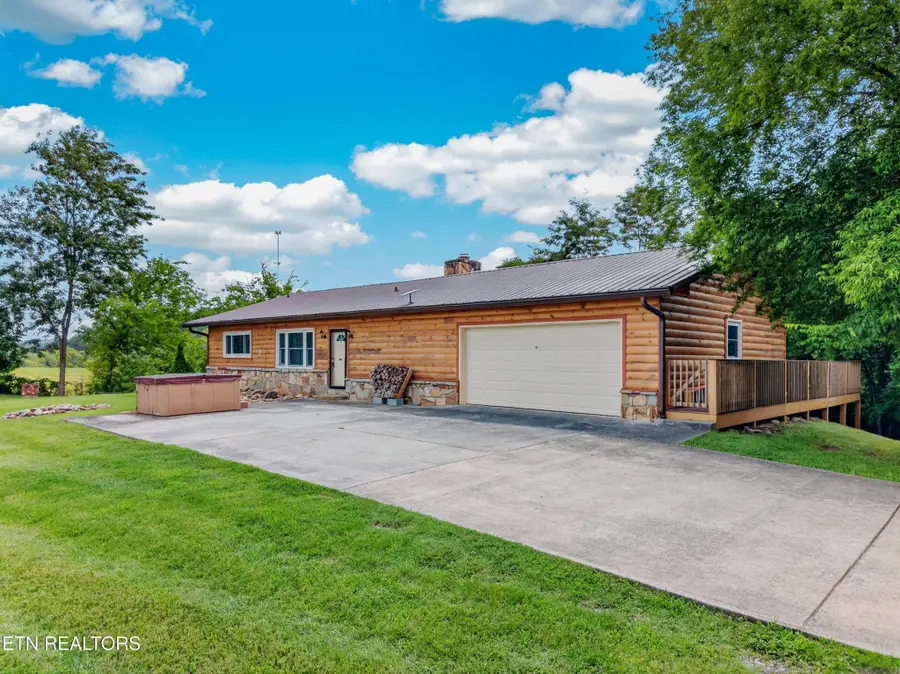 2829 Indian Creek Rd, Dandridge, TN 37725 - #2
