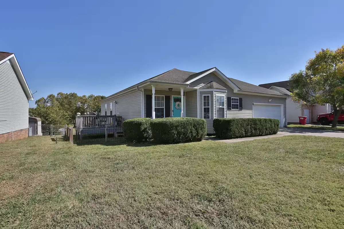 3286 N Senseney Cir, Clarksville, TN 37042 - #1