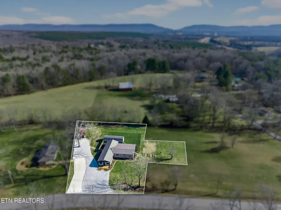 2490 Chestnut Hill Rd, Crossville, TN 38571 - #2