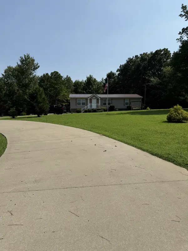 565 Mt Zion Rd, Mc Ewen, TN 37101
