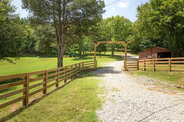 394 Young Hollow Rd, Pulaski, TN 38478