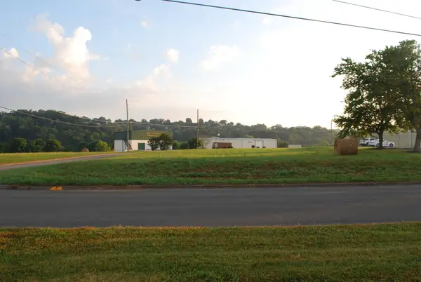 72 Business Center Circle, Sevierville, TN 37876