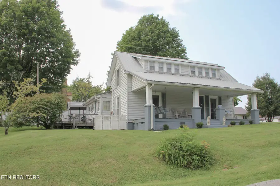 301 W Crawford Ave, Monterey, TN 38574 - #2