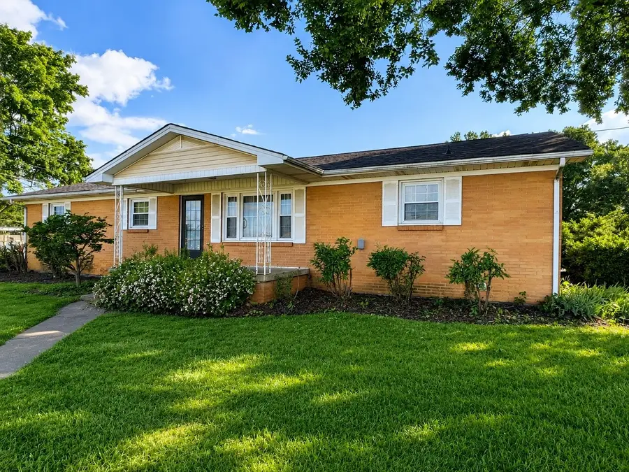 638 N Broadway, Portland, TN 37148 - #2