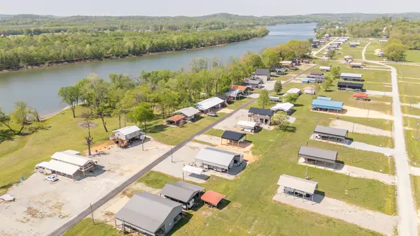 1008 Wc Pickett, Clifton, TN 38425
