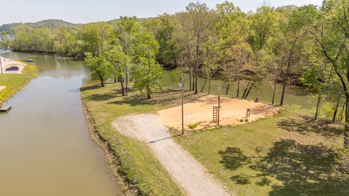 258 Drake Dr, Clifton, TN 38425 - #1