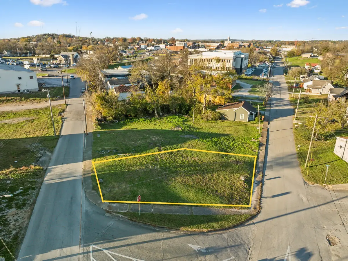 117 Cemetery Ave, Columbia, TN 38401 - #1